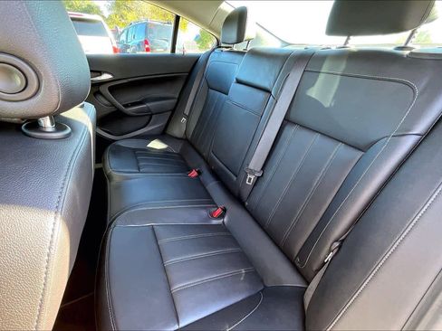 Used 2011 Buick Regal CXL image 21