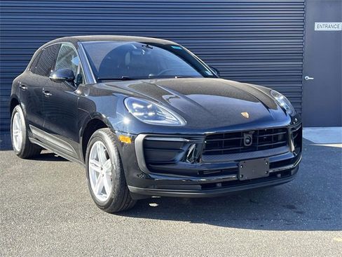 Certified 2023 Porsche Macan image 10