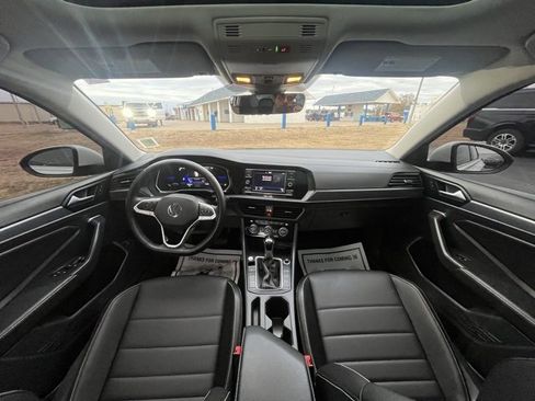 Used 2024 Volkswagen Jetta SE image 10