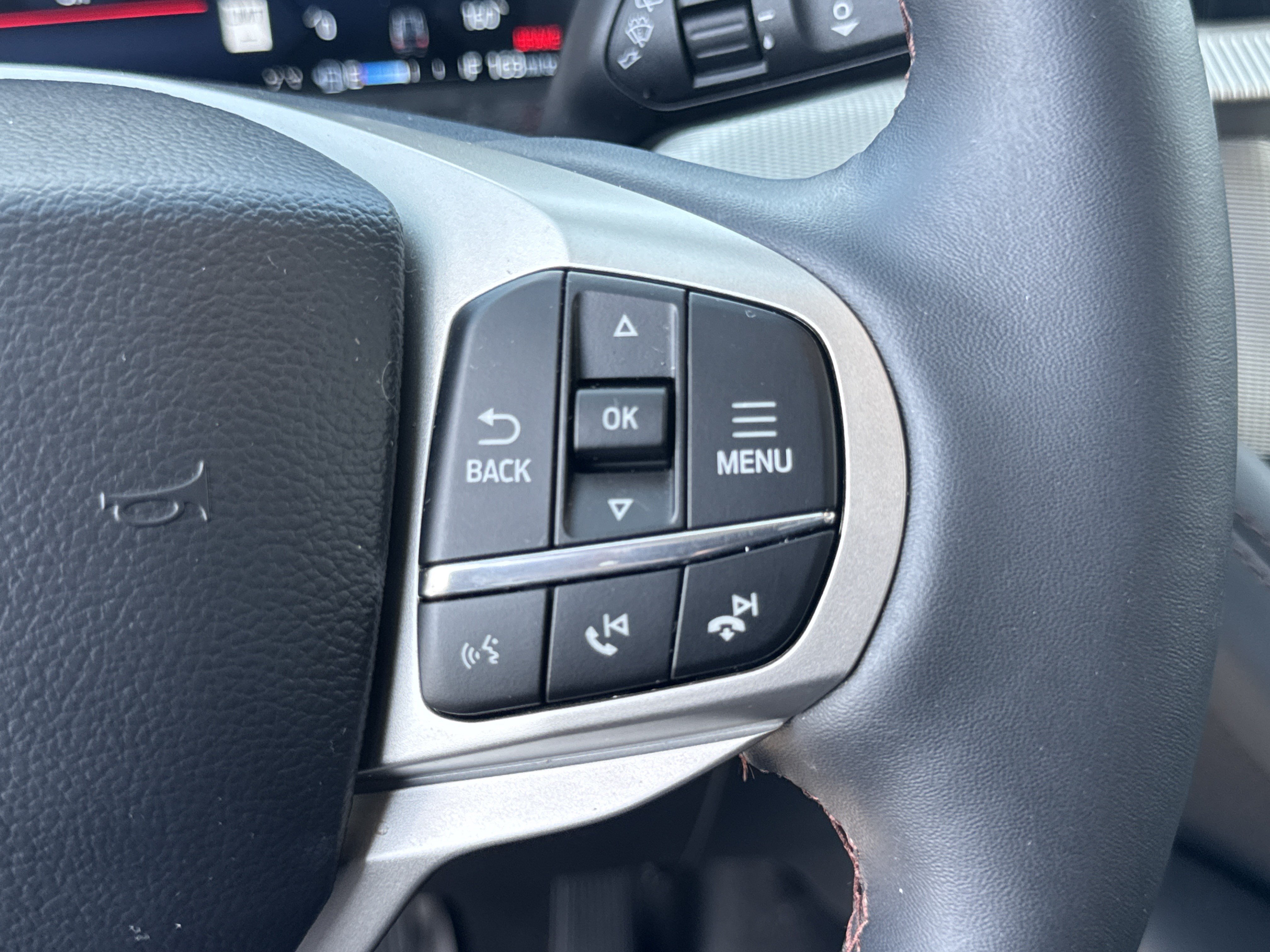Used 2026 Ford Explorer Active w/ Active Comfort Package RWD image 35