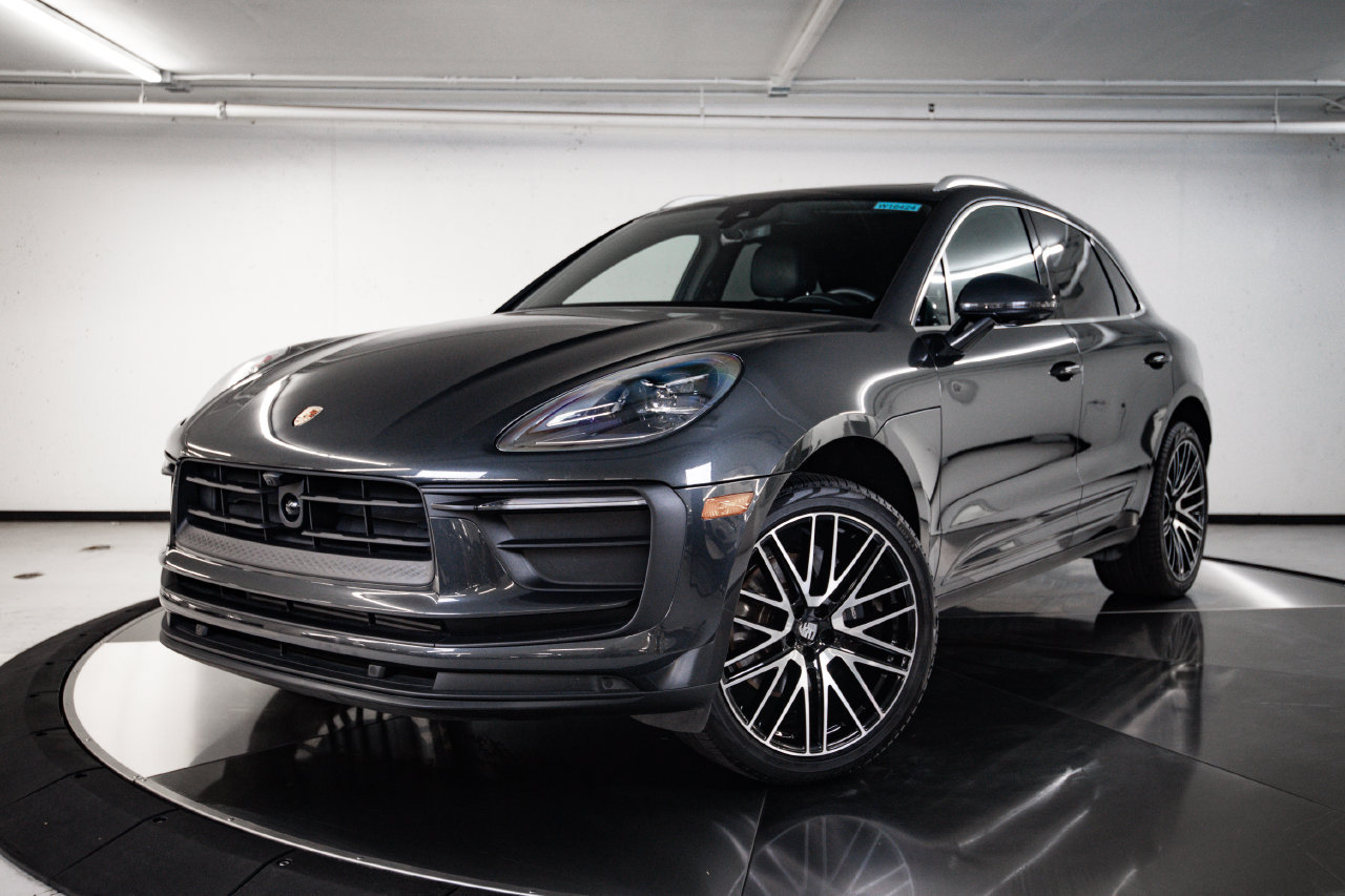 Certified 2026 Porsche Macan AWD/4WD image 1
