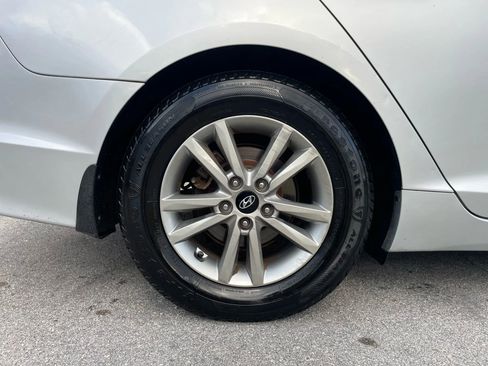 Used 2015 Hyundai Sonata SE w/ Option Group 02 image 11