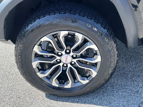 Used 2024 GMC Canyon Denali image 11