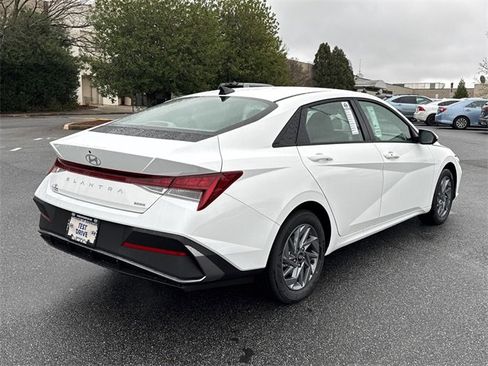 New 2026 Hyundai Elantra Blue image 7