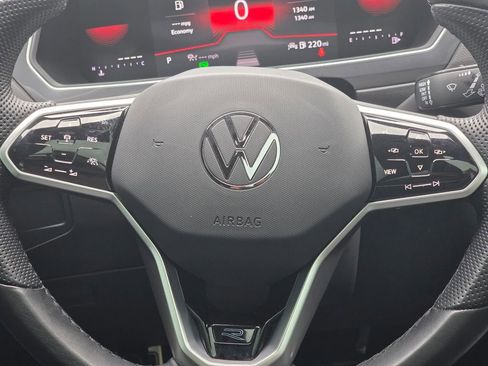 Used 2024 Volkswagen Tiguan SE R-Line FWD image 19