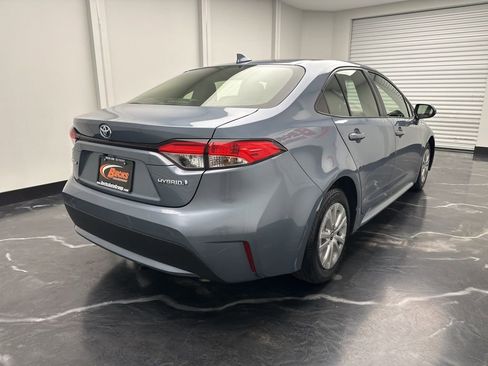 Used 2022 Toyota Corolla LE image 3