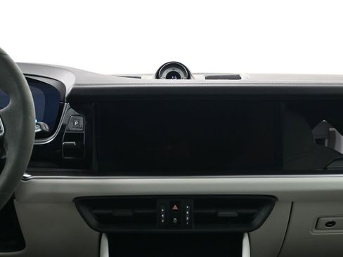 Certified 2024 Porsche Cayenne Turbo AWD/4WD image 11