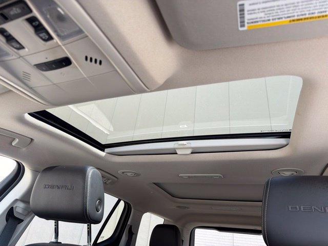 Used 2022 GMC Acadia Denali w/ Denali Technology Package AWD/4WD image 39