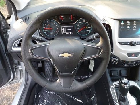 Used 2017 Chevrolet Cruze LS FWD image 23