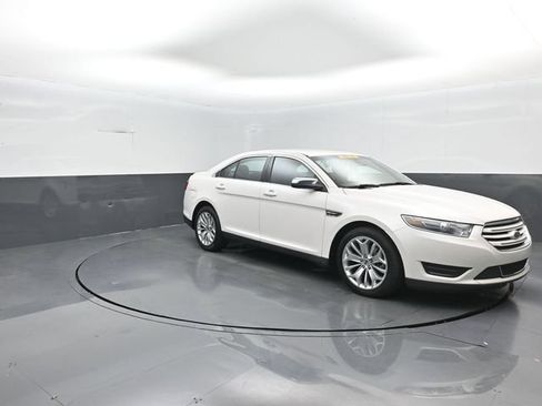 Used 2018 Ford Taurus Limited FWD image 2