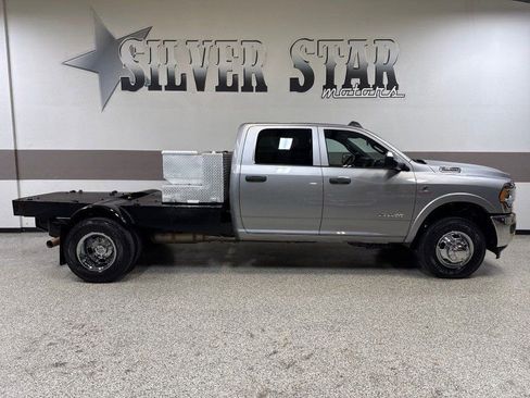 Used 2022 RAM 3500 Tradesman w/ Chrome Appearance Group AWD/4WD image 28