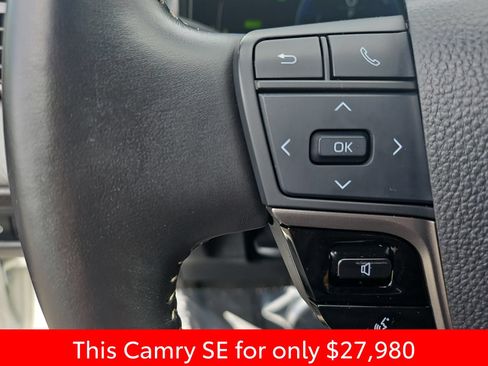 Used 2025 Toyota Camry SE FWD image 30