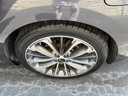 Used 2017 Kia Cadenza Technology FWD image 33