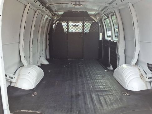 Used 2016 GMC Savana 2500 image 12