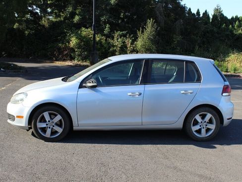 Used 2010 Volkswagen Golf 4-Door FWD image 7