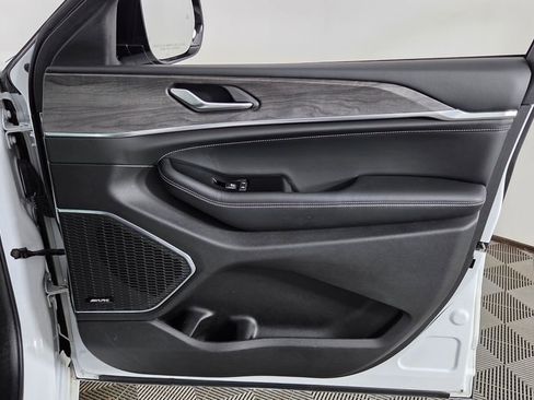 Used 2023 Jeep Grand Cherokee L Overland image 38