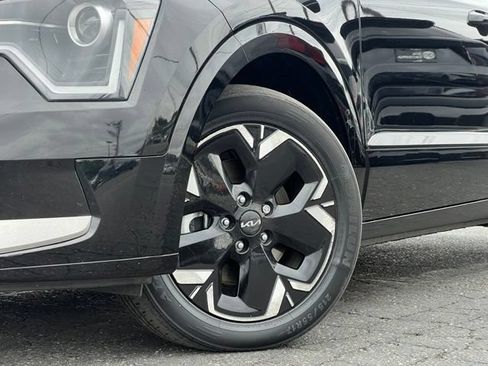 Certified 2024 Kia Niro Wind FWD image 2