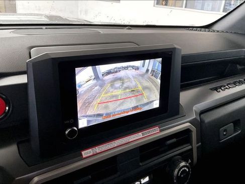 Used 2025 Toyota Tacoma TRD Sport image 11