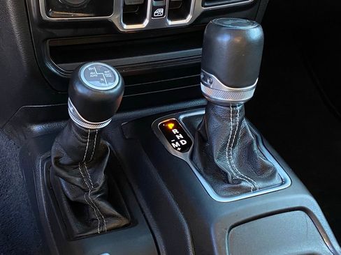 Used 2023 Jeep Wrangler Unlimited Sahara image 21