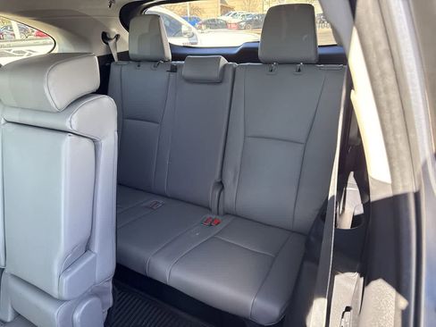 Used 2023 Toyota Highlander XLE image 13