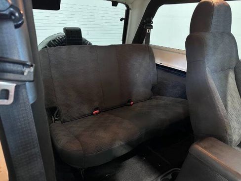 Used 2005 Jeep Wrangler Unlimited Rubicon AWD/4WD image 16