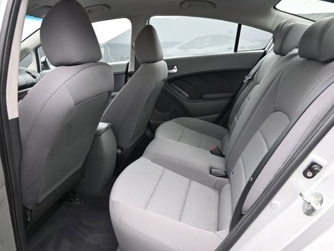 Used 2018 Kia Forte LX image 12