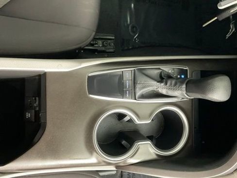 Used 2022 Toyota Camry LE w/ Carpet Mat Package (TMS) image 17