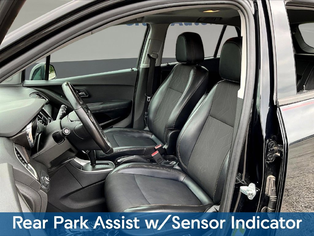 Used 2019 Chevrolet Trax LT w/ Sun & Sound Package AWD/4WD image 23