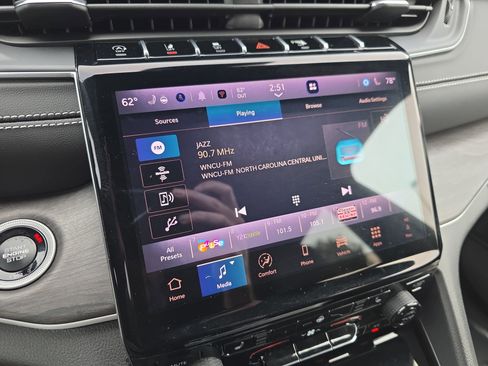 Used 2025 Jeep Grand Cherokee L Limited image 17