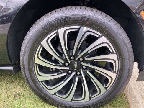 New 2025 Lincoln Navigator L Black Label AWD/4WD image 19