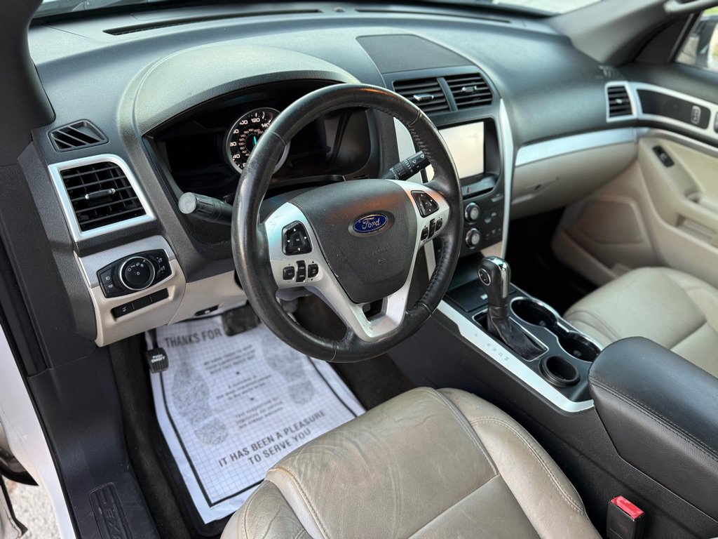 Used 2015 Ford Explorer XLT w/ Equipment Group 202A FWD image 10