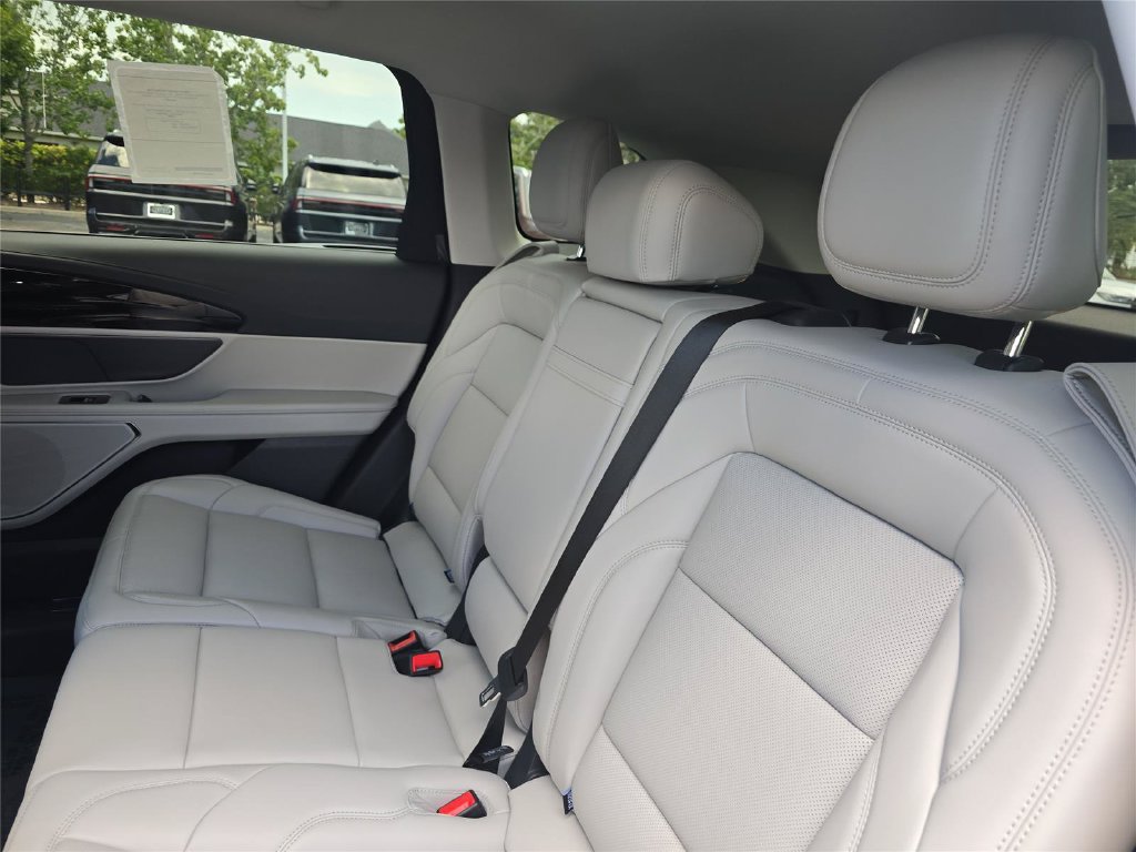 New 2026 Lincoln Nautilus Premier AWD/4WD image 11