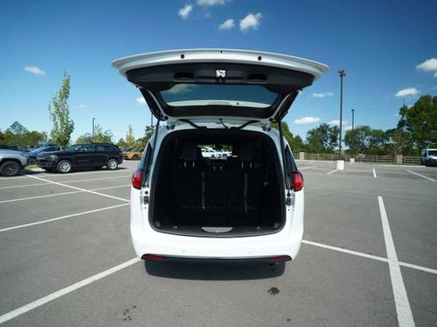 New 2026 Chrysler Voyager LX image 15