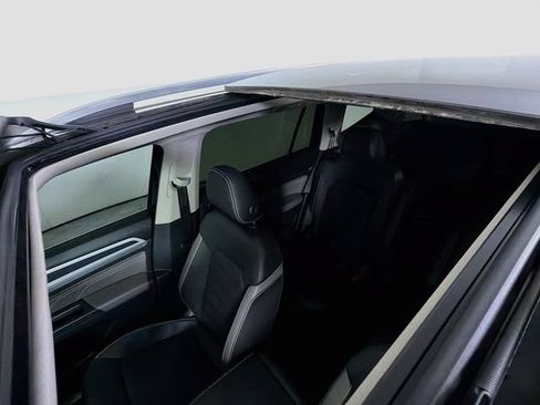 Used 2023 Volkswagen Atlas SEL Premium AWD/4WD image 14