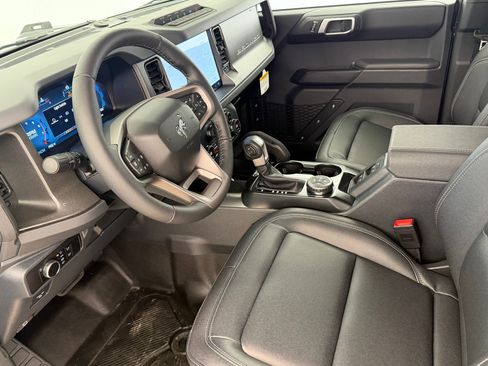 New 2026 Ford Bronco Badlands w/ Sasquatch Package AWD/4WD image 4