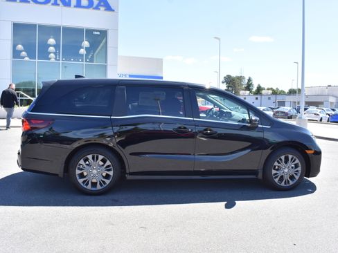 New 2026 Honda Odyssey Touring image 10