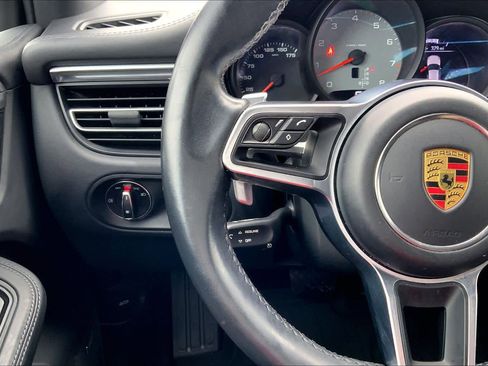 Used 2021 Porsche Macan S image 23