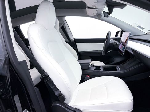 Used 2021 Tesla Model Y Long Range image 30