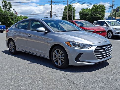 Used 2017 Hyundai Elantra SE FWD image 3