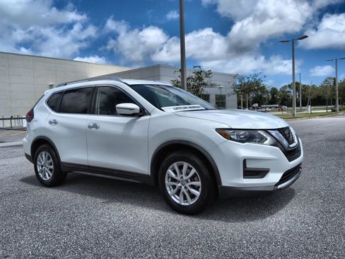 Used 2020 Nissan Rogue SV FWD image 3