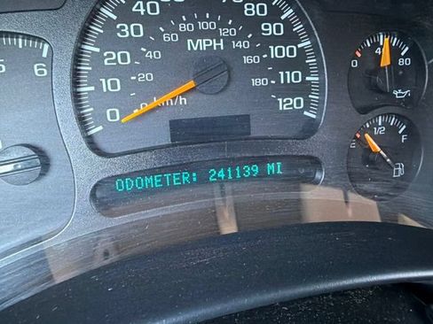 Used 2005 GMC Sierra 1500 SLE w/ Off-Road Package AWD/4WD image 12