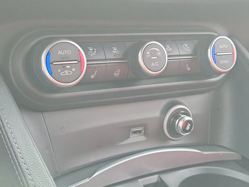 Used 2025 Alfa Romeo Stelvio Sprint AWD/4WD image 30