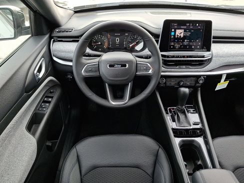 New 2026 Jeep Compass Latitude image 9