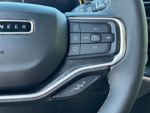 Used 2023 Jeep Wagoneer 4WD w/ Convenience Group I image 33