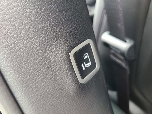 New 2023 Chrysler Pacifica Limited w/ Uconnect Theater Family Group image 46