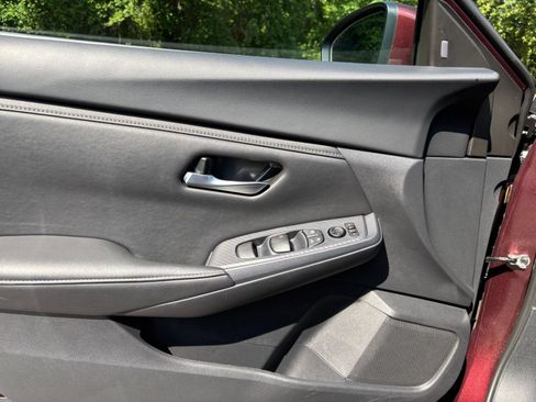 Used 2025 Nissan Sentra SV FWD image 18