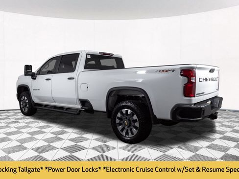 Used 2021 Chevrolet Silverado 2500 Custom w/ Custom Value Package AWD/4WD image 15