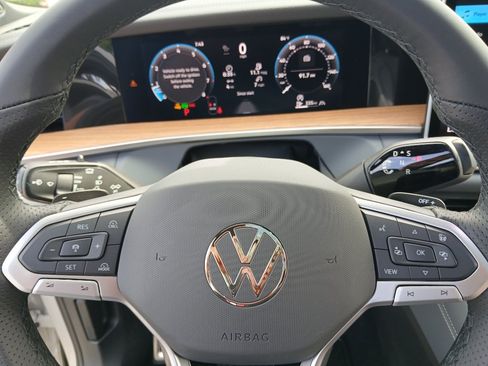 New 2026 Volkswagen Tiguan SEL R-Line AWD/4WD image 17