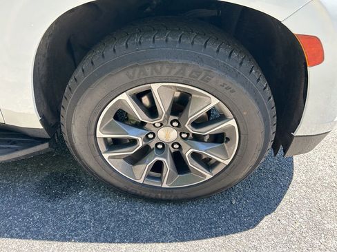 Used 2023 Chevrolet Tahoe LT w/ Luxury Package AWD/4WD image 10