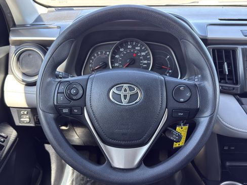 Used 2013 Toyota RAV4 XLE image 21